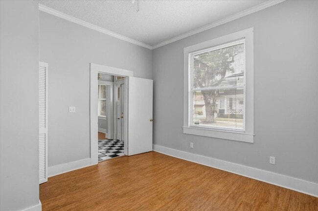 Building Photo - Spacious 2BR/1BA Lower-Level Apartment Near Downtown Savannah