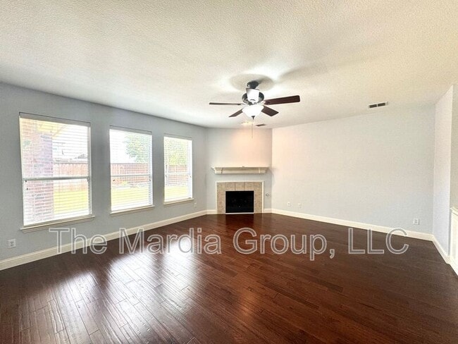 Building Photo - 1631 Clarke Springs Dr