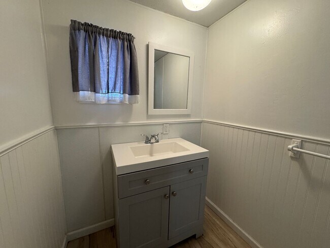 Building Photo - 2BR Mobile Unfurnished recent remodel/Refr...