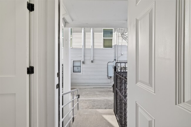 Building Photo - 2202 Hutchins St