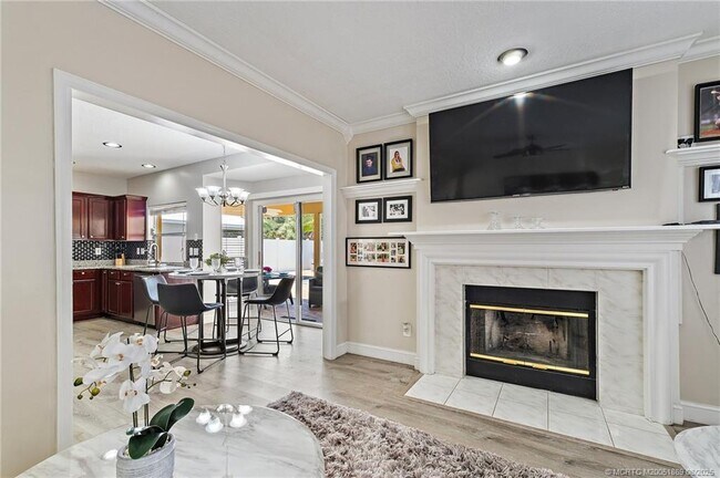 Building Photo - 728 NW Waterlily Pl