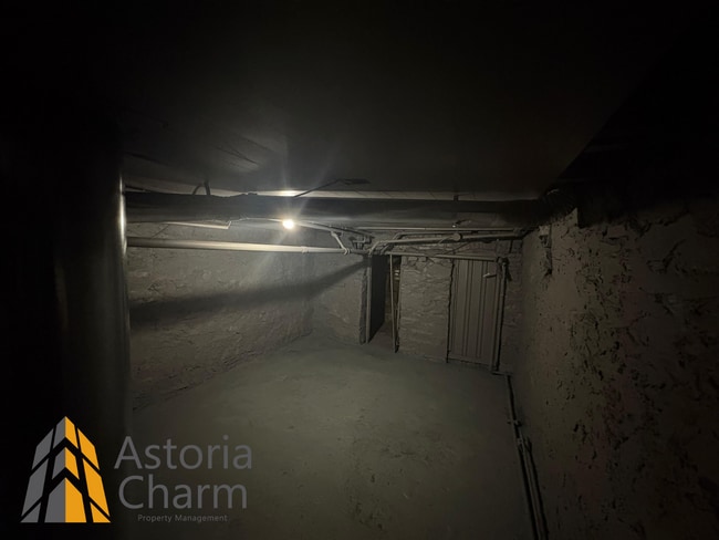 Building Photo - Modern 4-Bedroom with Yard & Easy Downtown...