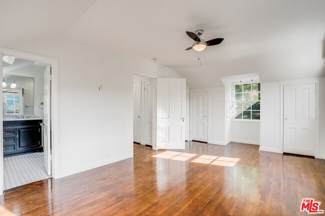 Building Photo - 3246 Benda St