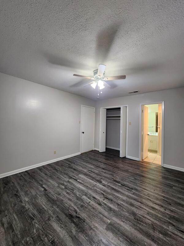 Building Photo - 420 Top Hill Dr