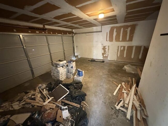 Building Photo - Large 3/2 with attached garage