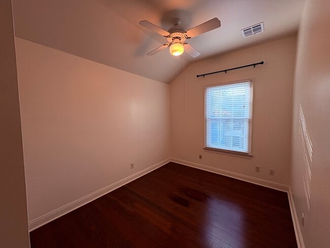 Building Photo - 1717 Upperline St