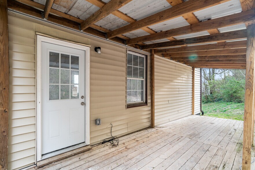 Building Photo - 3515 Greenway Dr