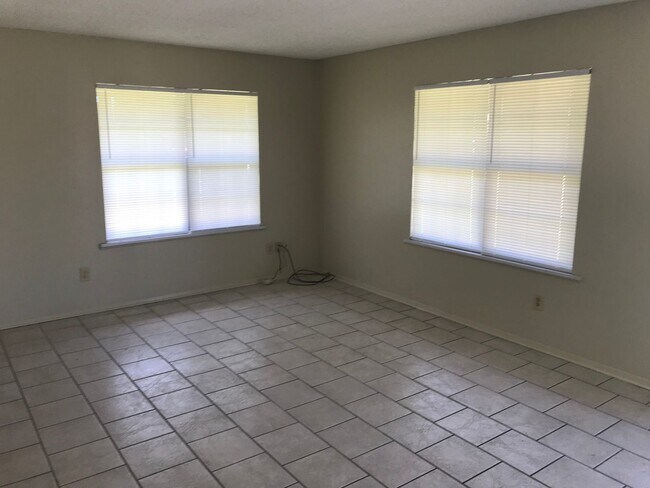 Building Photo - 308 Knollwood/Strasbourg