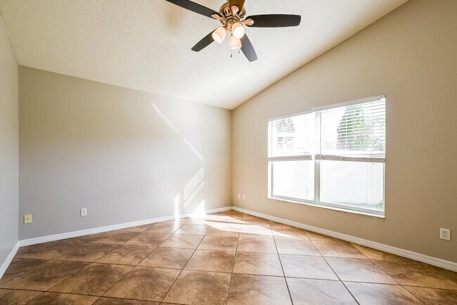 Building Photo - 165 Burnsed Pl