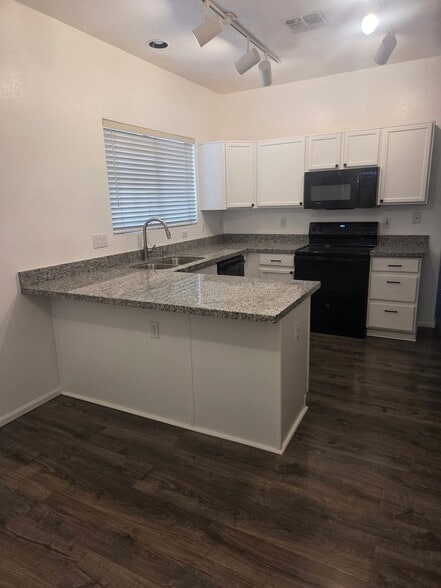 Building Photo - 17617 N Larkspur Ln
