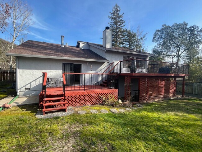 Building Photo - Tri-level 4 bedroom 3 bathroom Rincon Vall...