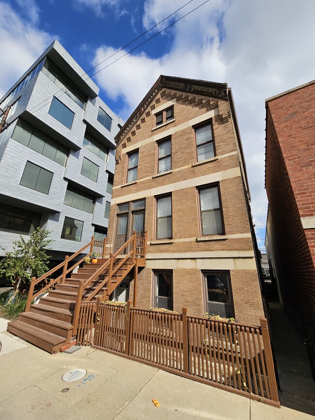 Primary Photo - 1519 N Elston Ave