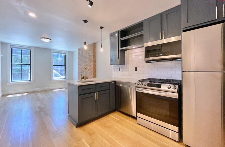 Building Photo - 320 6th St