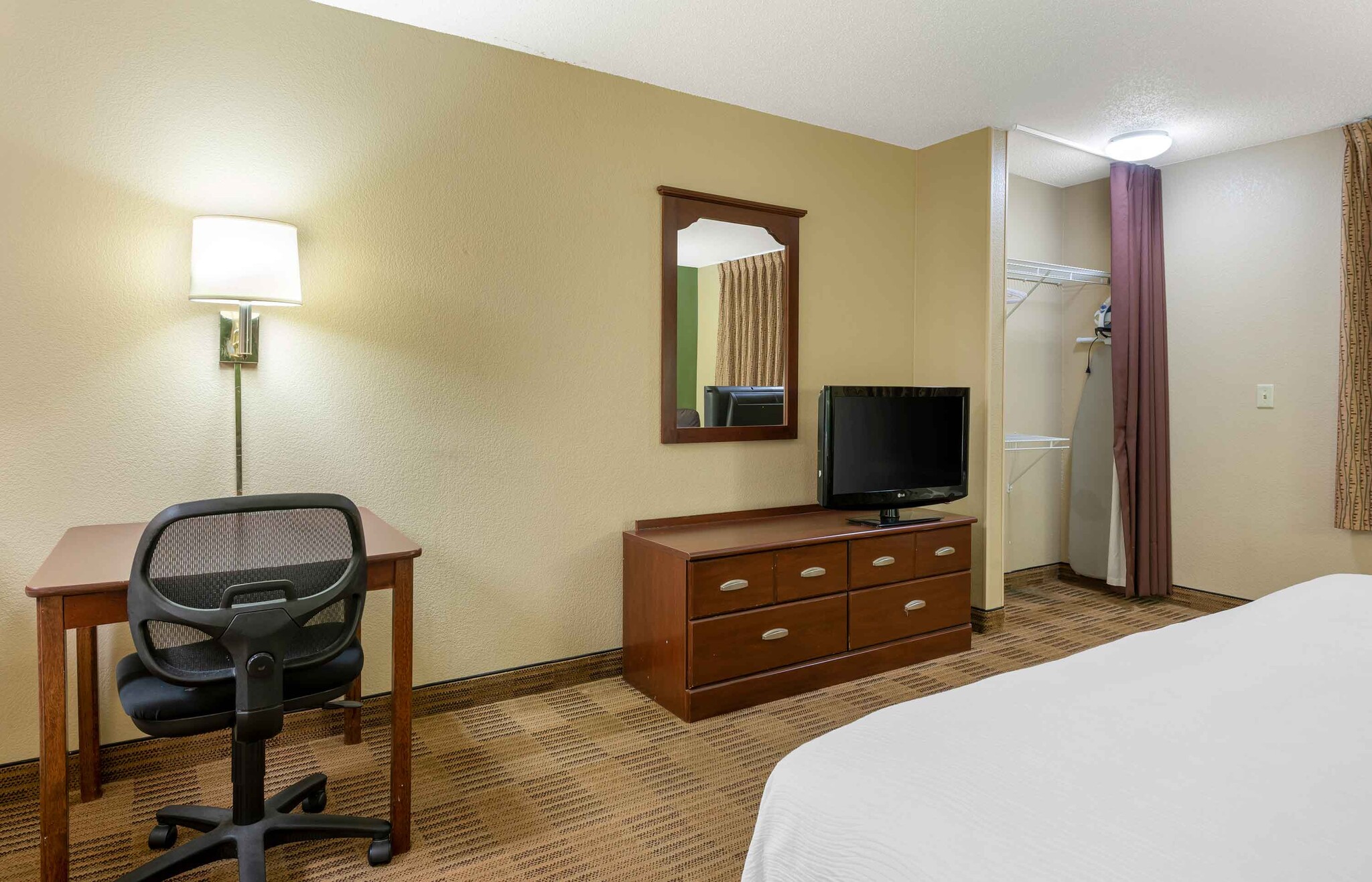 Building Photo - Furnished Studio-Chicago - Schaumburg - I-90