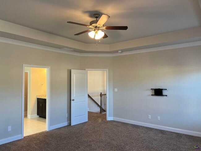 Building Photo - 105 Lacey Oak Ln
