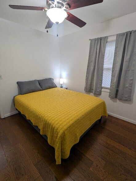 Building Photo - 232 31st St NE