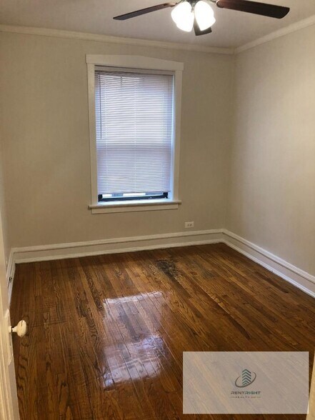 Building Photo - 6364 N Hermitage Ave