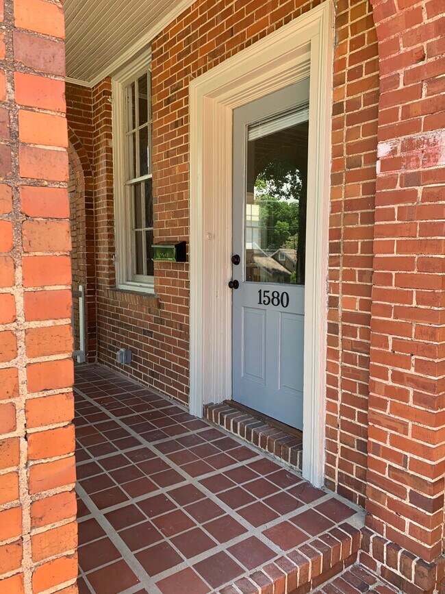 Building Photo - 1580 Oglethorpe St