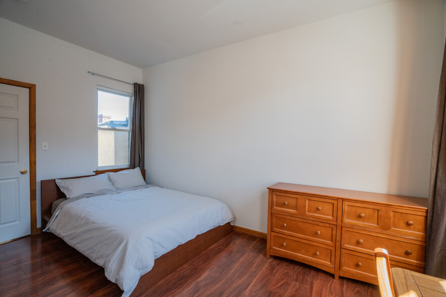 Second floor front bedroom - 505 North Washington Street