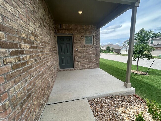 Building Photo - 453 Stone Water Ln
