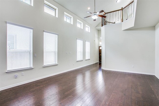 Building Photo - 9804 Tolima Dr