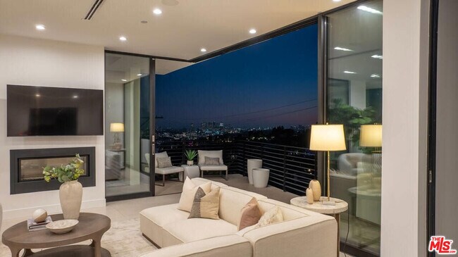 Building Photo - 1516 Forest Knoll Dr