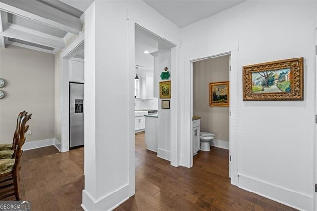 Building Photo - 352 Davis St