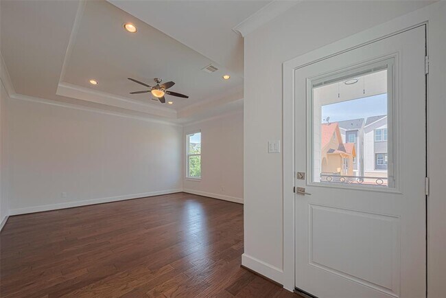 Building Photo - 1237 W 23rd St