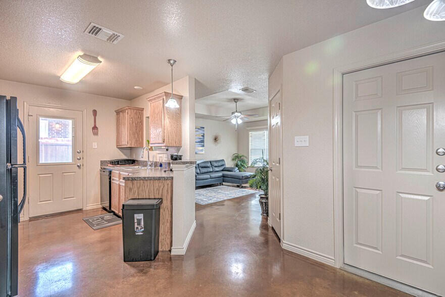 Building Photo - 1607 Powder River Dr APT B