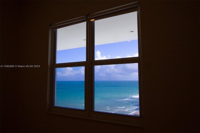 Building Photo - 3725 S Ocean Dr