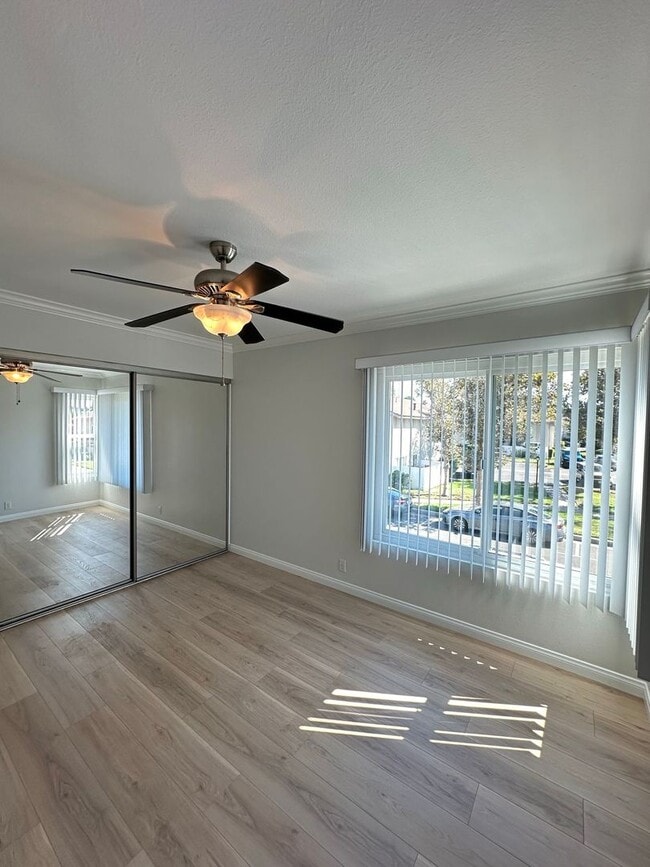 Building Photo - 3 Bedroom Tustin Condo - Recently Renovated - 2 Car Gar - Beautiful!!!!!