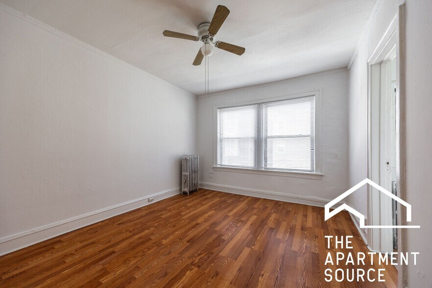 Building Photo - 1135 W Lunt Ave