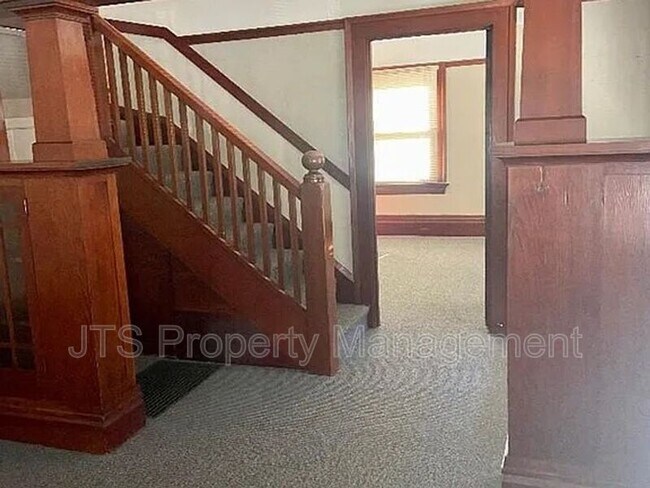 Building Photo - 1015 27th St