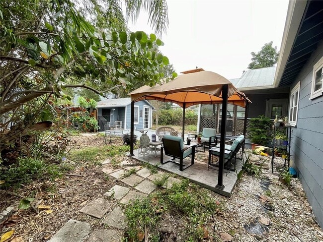 Building Photo - 2120 8th Ave W