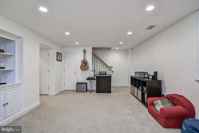 Building Photo - 6007 Welborn Dr