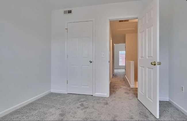 Building Photo - Rose Street