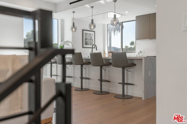 Building Photo - 857 N Detroit St