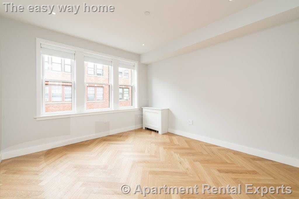 Building Photo - 19 Forest St