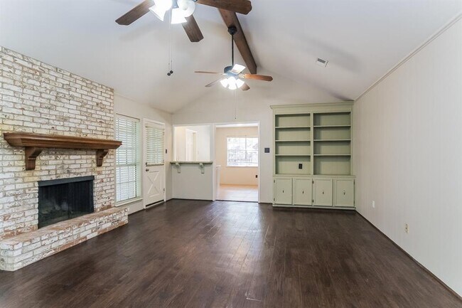 Building Photo - 2402 Pine Terrace Dr