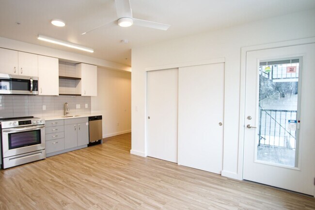 Building Photo - Impeccable Modern Studio with Luxe Finishes + Balcony!