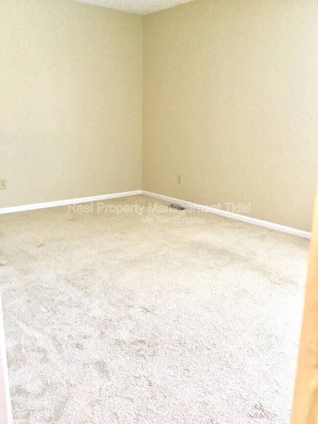 Building Photo - 1664 Jameson Dr