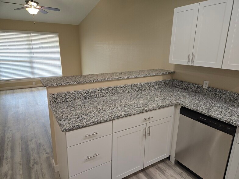 Building Photo - 123 N Glenwood Dr