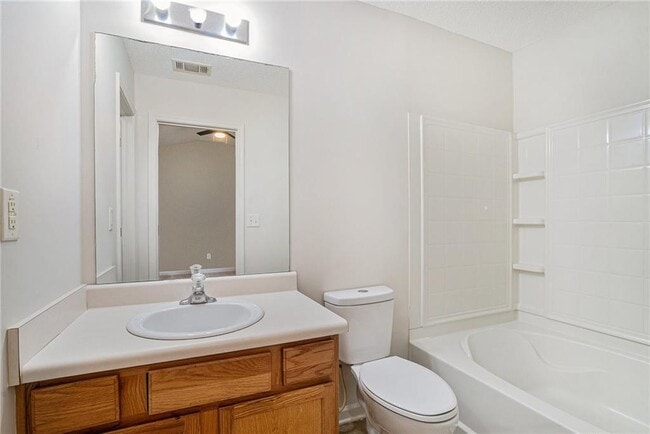 Building Photo - 2846 Parkway Close