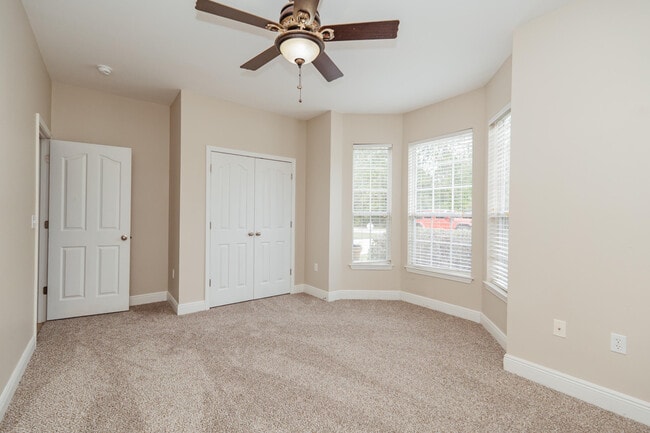 Building Photo - 114 Crab Apple Ave