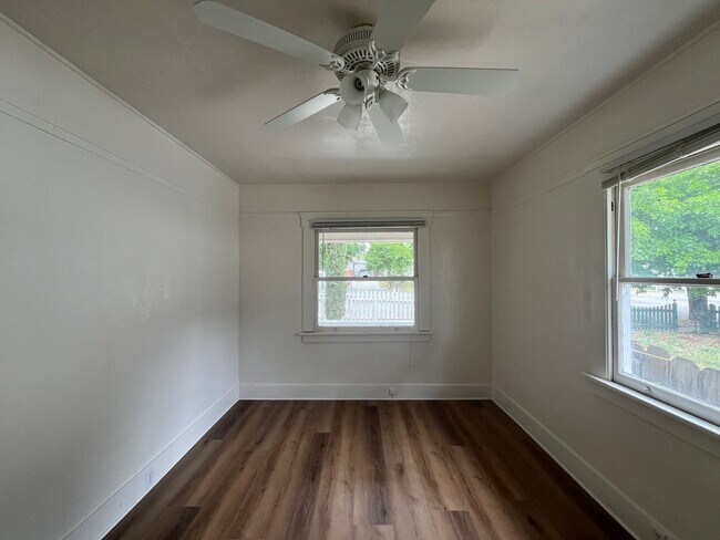 Building Photo - 1434