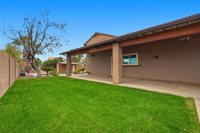 Building Photo - 1805 W Curry Dr