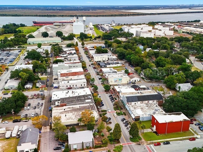 Building Photo - 4819 Boulevard Ln