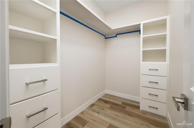 Building Photo - 16 Ana Regina St