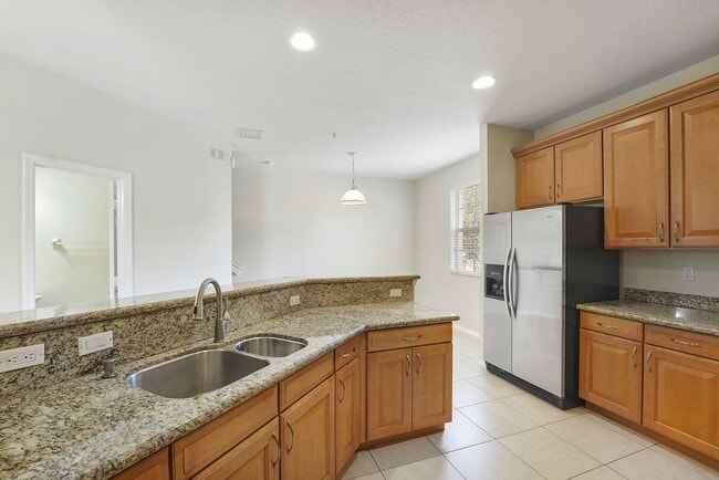 Building Photo - 128 W Royal Palm Cir