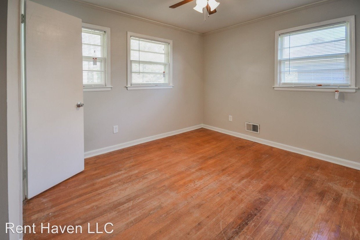 Building Photo - 4121 Chesterfield Dr